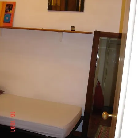 Room For Rent In An Ancient Palace In Rome Trastevere Roma