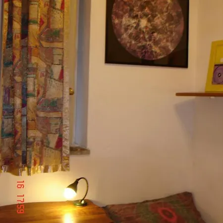 Room For Rent In An Ancient Palace In Rome Trastevere Roma